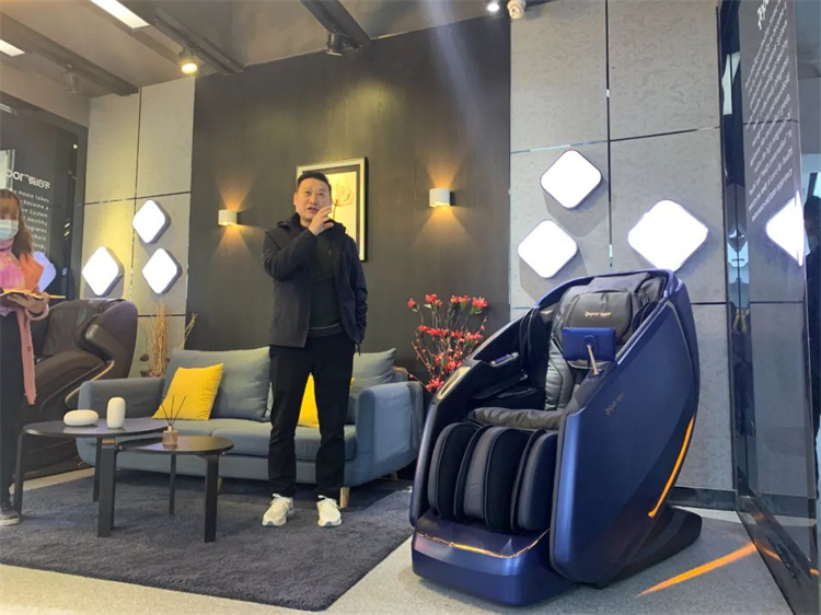 谈球吧官方网站体育集团旗下品牌—锐珀尔举行新款4D穴感总裁按摩椅S500内训会