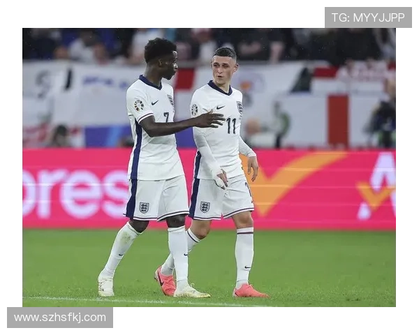 福登：伪边锋内收成为中场连接器的战术关键